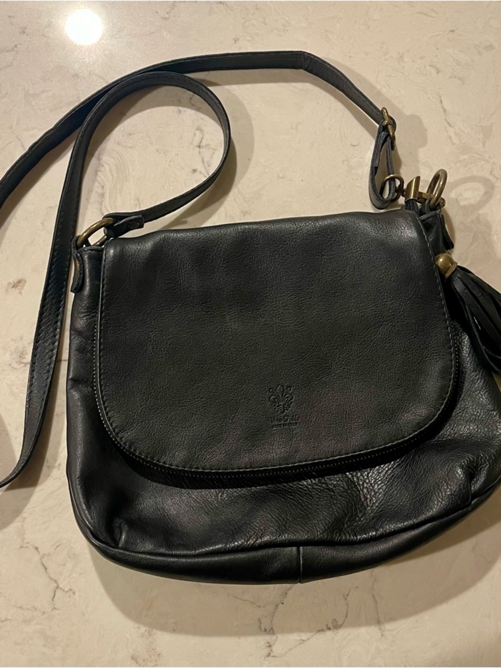 $128 Vera Pelle Black Leather Crossbody Bag - the perfect everyday companion!